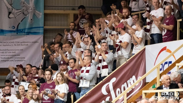 Polska Grupa Energetyczna nadal będzie sponsorem Spójni Stargard. Stargardzki klub poinformował w piątek o przedłużeniu współpracy z PGE na kolejny sezon Energa Basket Ligi.
