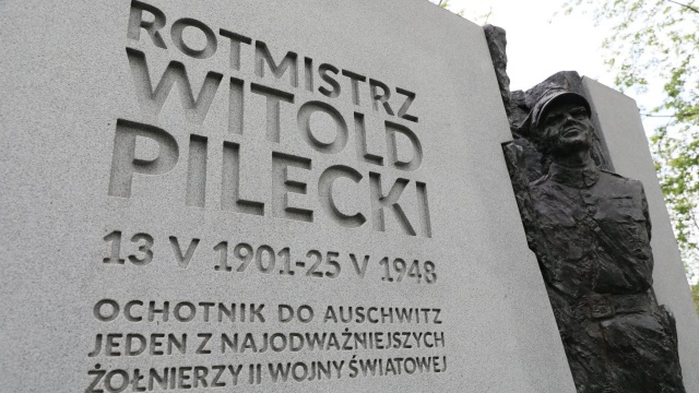 W 72. rocznicę męczeńskiej śmierci rotmistrza Witolda Pileckiego przedstawiciele władz państwowych złożyli kwiaty przed jego pomnikiem w Warszawie.