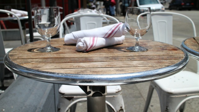 Ulga na ogródki przy kawiarniach czy restauracjach przegłosowana przez szczecińskich radnych. Będzie obowiązywać do końca września.