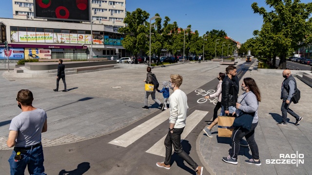 Minęły siedemdziesiąt trzy dni. Nie ma już narodowej kwarantanny. Odmrożenie obejmuje coraz więcej obszarów. Miasto znowu żyje.