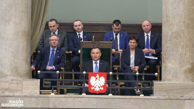 Prezydent Andrzej Duda skierował do Sejmu projekt ustawy o dodatku solidarnościowym przyznawanym w celu przeciwdziałania negatywnym skutkom COVID-19.