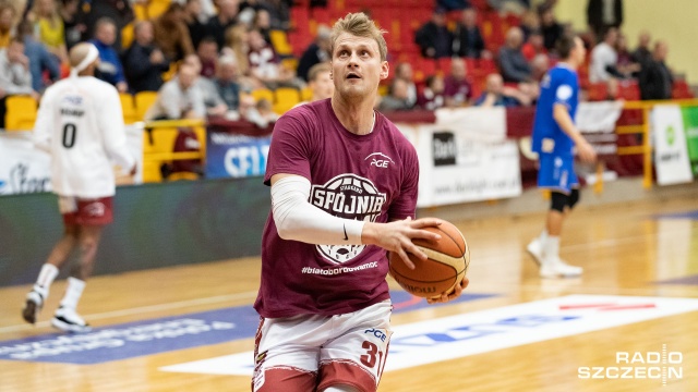PGE Spójnia rośnie w siłę przed nowym sezonem Energa Basket Ligi. Koszykarzem stargardzkiego klubu nadal będzie Mateusz Kostrzewski.