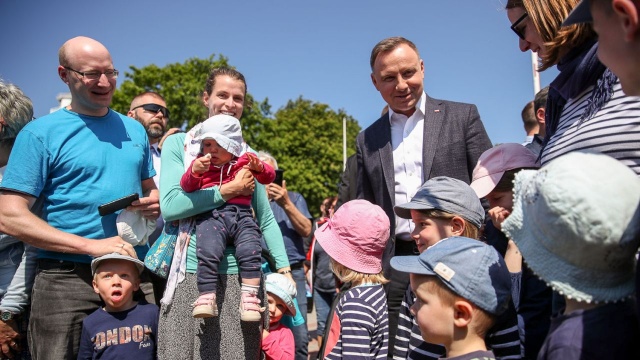 Bony turystyczne będą ważne do końca 2021 roku. Prezydent Andrzej Duda wyraził nadzieję, Polacy będą z nich mogli korzystać w te wakacje.