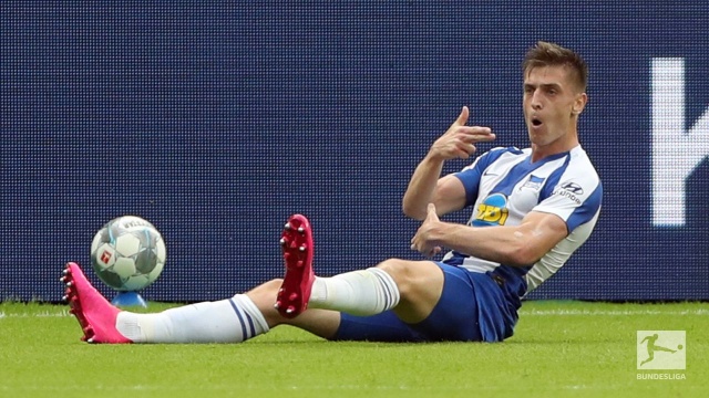 W Niemczech 31. kolejka piłkarskiej Bundesligi i gol Krzysztofa Piątka dla Herthy Berlin. Jego klub jednak przegrał u siebie z Eintrachtem Frankfurt 1:4 (1:0).
