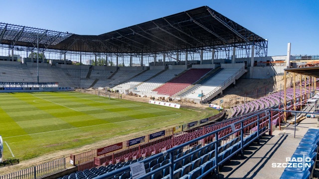 8,7 tys. krzesełek pojawi się na dwóch pierwszych trybunach budowanego stadionu imienia Floriana Krygiera w Szczecinie. Ich montaż pełną parą ruszył we wtorek rano.