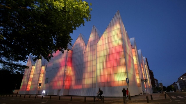 To będzie wyjątkowe zakończenie sezonu - w niedzielę wieczorem Filharmonia w Szczecinie zaprasza na muzyczny pokaz iluminacji budynku.