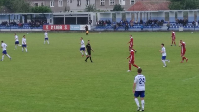 Piłkarze Błękitnych przegrali w niedzielę u siebie z Pogonią Siedlce 2:3 w 27 kolejce 2 ligi.