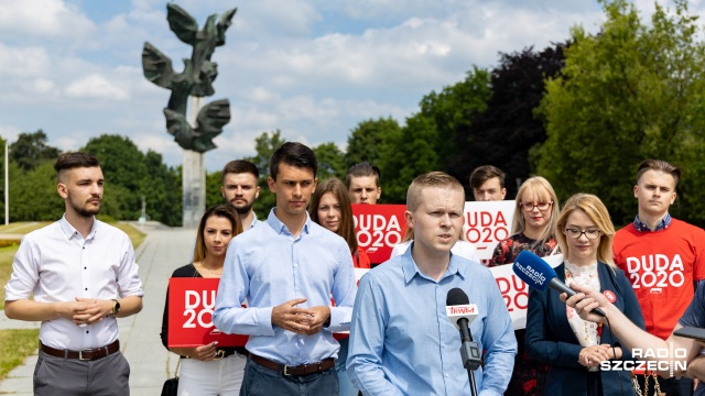 W środę ogólnopolskie spotkanie w Lublinie, w czwartek Forum Młodych PiS przeszło do działań w regionie. Młodzieżówka Prawa i Sprawiedliwości zorganizowała konferencję prasową przy pomniku Czynu Polaków na Jasnych Błoniach w Szczecinie.