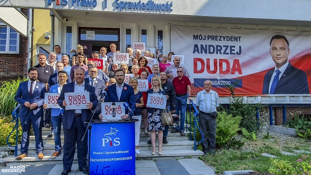 O północy rozpocznie się cisza wyborcza. To już ostatni czas na przekonanie nieprzekonanych. To wybór między Polską plus, a Polską minus - tak do głosowania na Andrzeja Dudę zachęcają politycy Prawa i Sprawiedliwości.