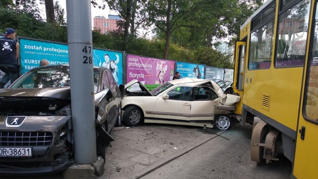 Dopiero co naprawiony tramwaj, który wykonywał próbną jazdę wykoleił się na ulicy Firlika w Szczecinie.