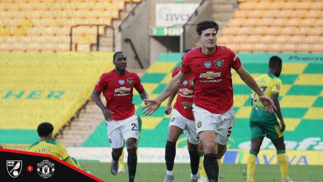 Manchester United awansował do półfinału piłkarskiego Pucharu Anglii. Czerwone Diabły pokonały po dogrywce na wyjeździe Norwich City 2:1.