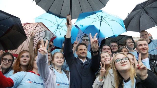 Kandydat Koalicji Obywatelskiej na prezydenta Rafał Trzaskowski powiedział, że jeśli zostanie głową państwa, podpisze ustawy o pomocy frankowiczom i o podwyższeniu kwoty wolnej od podatku. Deklaracje składał na spotkaniu z wyborcami w Grudziądzu.