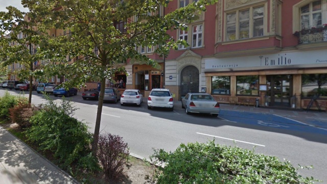 Prośbę prowadzących restauracje i kawiarnie w szczecińskiej Alei Fontann poparli miejscy radni i już od piątkowego wieczora wprowadzane będą zmiany na alei Jana Pawła II.