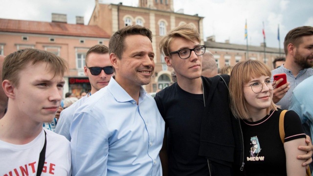 Wiceprzewodniczący Platformy Obywatelskiej Rafał Trzaskowski wezwał prezydenta Andrzeja Dudę do debaty prezydenckiej. W Skierniewicach Kandydat Koalicji Obywatelskiej spotkał się z wyborcami.