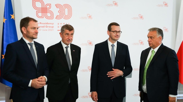 Podczas spotkania w Warszawie premierzy Polski, Czech, Węgier i Słowacji podkreślali, że ich kraje zapobiegły niebezpiecznemu rozwojowi epidemii i teraz przechodzą do etapu wyjścia z kryzysu gospodarczego.