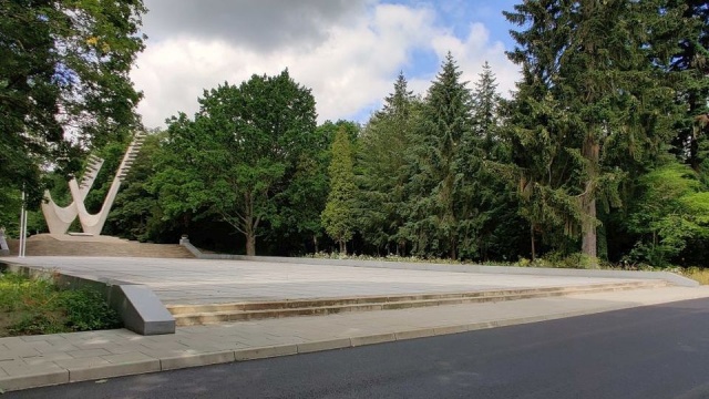 Remont alejek na Cmentarzu Centralnym w Szczecinie zakończony. Wykonawca, czyli firma Strabag zakończyła inwestycję tydzień przed czasem.