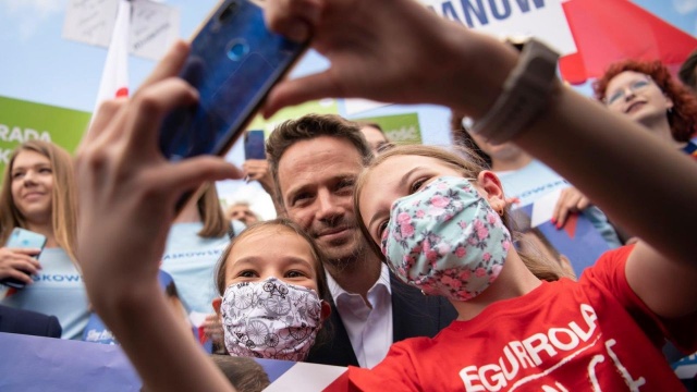 Wiceprzewodniczący Platformy Obywatelskiej Rafał Trzaskowski mówił podczas wiecu wyborczego w Ciechanowie, że rozwój, którym cieszy się Polska, jest zasługą samorządowców i obywateli, a nie polityków.