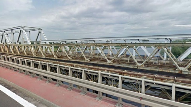 Sekcje mostu są spawane w Szczecinie przy ulicy Bronowickiej, następnie łączone w Stoczni Szczecińskiej.