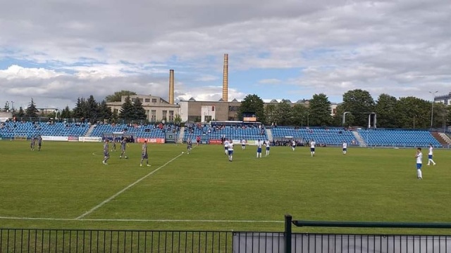 Piłkarze Błękitnych Stargard przegrali u siebie ze Stalą Rzeszów 0:1 w II lidze.