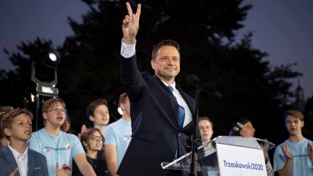 Rafał Trzaskowski, po ogłoszeniu sondażowych wyników głosowania, wyraził nadzieję, że po przeliczeniu głosów wygra wybory prezydenckie.