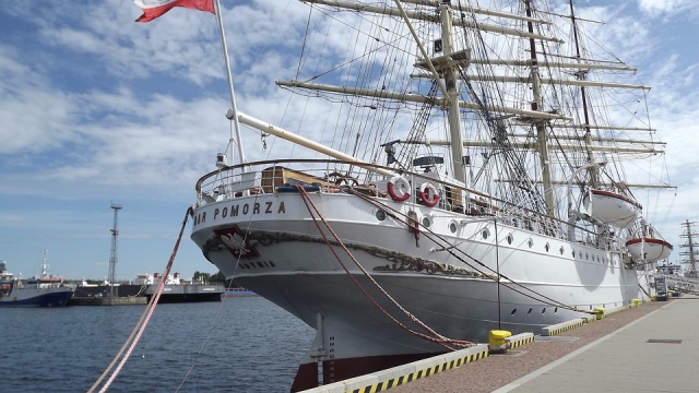 90 lat temu w Gdyni odbył się chrzest Daru Pomorza, a na statku po raz pierwszy podniesiono polską banderę. Dar Pomorza to jeden z symboli II Rzeczpospolitej, na którym kształciło się wiele pokoleń polskich żeglarzy.