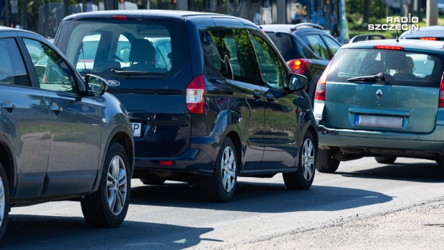 Na trasie S6 od Kołobrzegu do Kiełpina trwa naprawa barier. Kierowcy na tym odcinku napotkają utrudnienia.