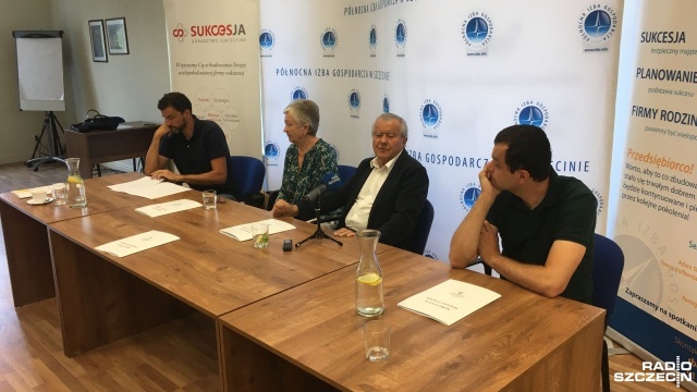 Pierwszą w naszym regionie Konstytucję rodziny podpisano we wtorek uroczyście w siedzibie Północnej Izby Gospodarczej. To dokument, który określa działanie firmy rodzinnej w przyszłości.