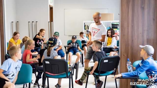Aktywne wakacje dla najmłodszych - zapisy na półkolonie trwają. Ferie letnie spędzone w mieście też mogą być atrakcyjne. Przekonali się o tym uczestnicy półkolonii żeglarskich organizowanych przez Centrum Żeglarskie.