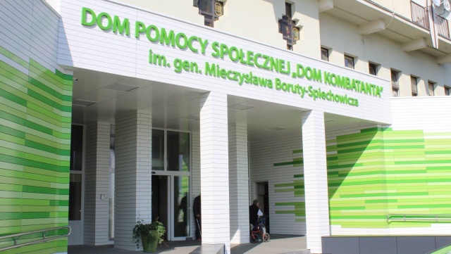 Maty dezynfekujące do obuwia, bramki do mierzenia temperatury czy dozowniki płynów - szczeciński Dom Pomocy Społecznej przy ul. Kruczej zainwestował w dodatkowe zabezpieczenia przed koronawirusem.
