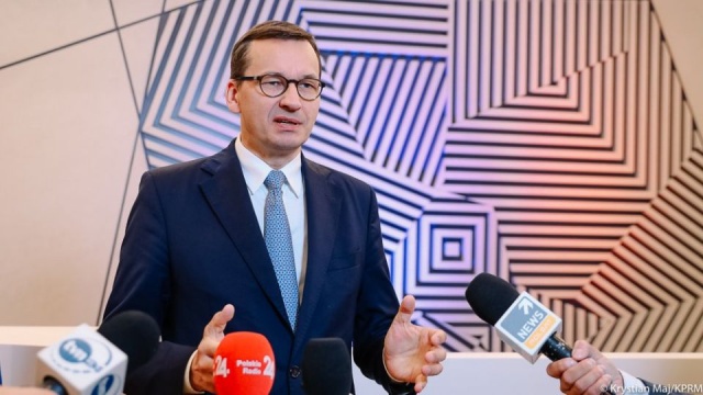 Polska chce unijnego funduszu odbudowy na poziomie zbliżonym do 750 miliardów euro. Jednocześnie Warszawa uzależnia poparcie kompromisu w sprawie pakietu antykryzysowego i wieloletniego budżetu Wspólnoty od spełnienia jej postulatu.