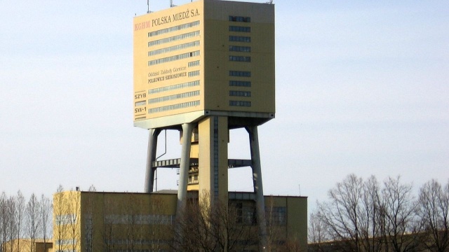 Są ranni po nocnym wstrząsie w kopalni Polkowice-Sieroszowice. Na szczęście zdaniem lekarzy bez zagrożenia życia. Był to kolejny niekontrolowany ruch górotworu.