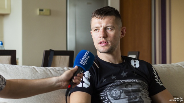 W tym roku chciałbym stoczyć jeszcze przynajmniej dwie walki - mówi nowy mistrz Polski ze Szczecina w boksie zawodowym w kategorii półciężkiej.