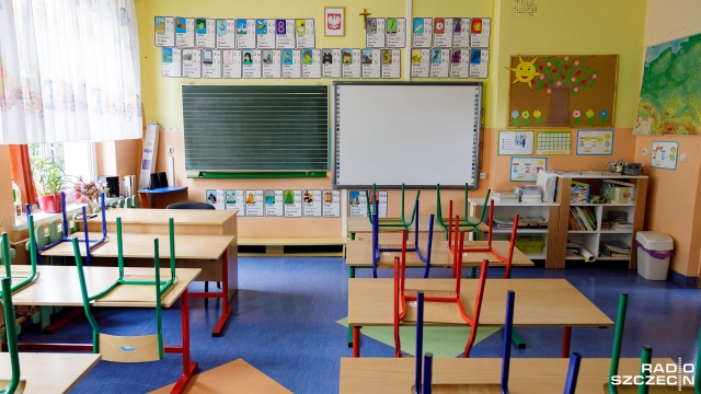 Planowany jest powrót dzieci do szkół pierwszego września - mówi rzecznik Głównego Inspektora Sanitarnego Jan Bondar. Dodaje jednak, że muszą być spełnione pewne warunki.