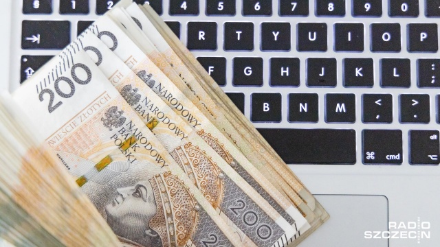 Ponad 120 tysięcy złotych straciła 58-letnia kobieta, która uwierzyła oszustowi podającemu się za amerykańskiego biznesmena.