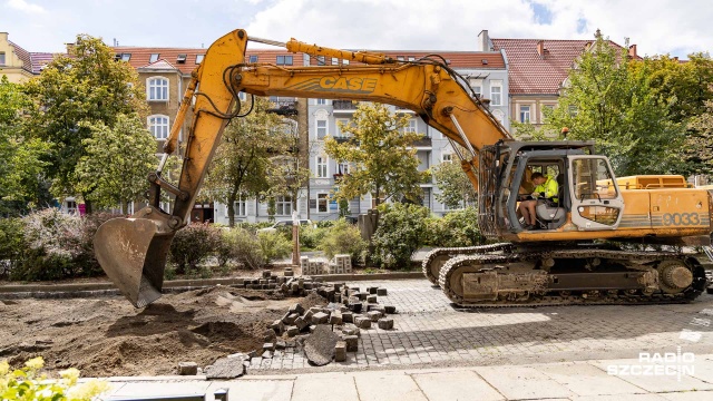 Historyczna kostka w alei Jana Pawła II będzie zastąpiona nową [ZDJĘCIA]