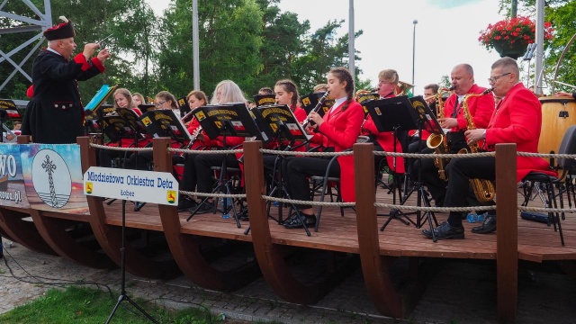 Przy Bałtyckim Krzyżu Nadziei w Pustkowie zainaugurowano XVI Międzynarodowy Festiwal Muzyczny Sacrum Non Profanum. Gościem honorowym wydarzenia był arcybiskup Andrzej Dzięga.