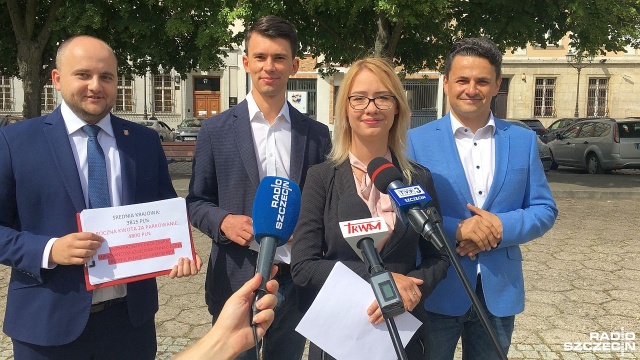 Nie zgadzamy się na podwyżki w Strefie Płatnego Parkowania w Szczecinie - to stanowisko szczecińskich radnych Prawa i Sprawiedliwości, które przedstawili w środę na konferencji prasowej.