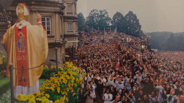 W Zamku Książąt Pomorskich w ramach XVI Międzynarodowego Festiwalu Muzycznego Sacrum Non Profanum otwarto wystawę pt. Jasnogórski Pielgrzym - Jan Paweł II wybitnego artysty fotografika, Zdzisława Sowińskiego.