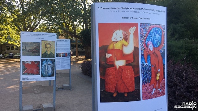 Do końca wakacji na Jasnych Błoniach w Szczecinie można oglądać wystawę Zoom na Szczecin. Plastyka szczecińska 1945-2020.