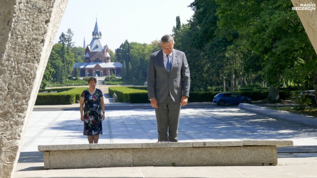 Z okazji setnej rocznicy Bitwy Warszawskiej zwanej Cudem nad Wisłą, wiceprezydent Szczecina Krzysztof Soska złożył kwiaty pod Pomnikiem Braterstwa Broni Żołnierzy Polskich i Radzieckich, odsłoniętymi z okazji Rewolucji Październikowej.