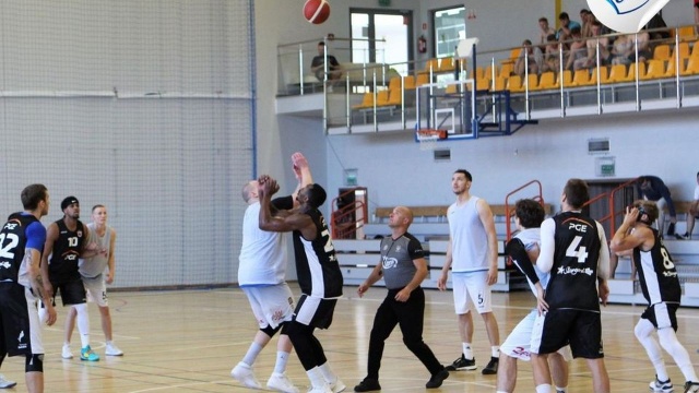 Remis i dwie porażki to bilans koszykarzy PGE Spójni w XVIII Memoriale Wojtka Michniewicza w Toruniu.