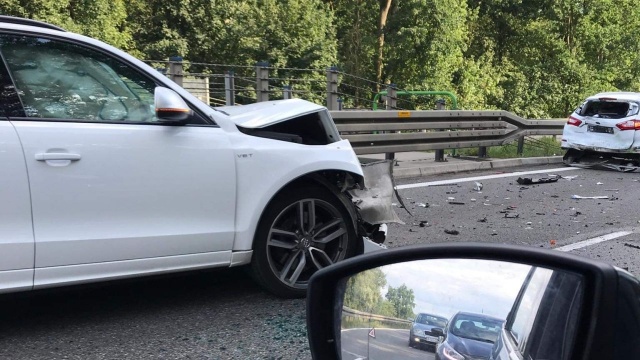 Miedzy węzłem Dąbie i Kijewo doszło do kraksy z udziałem czterech pojazdów.