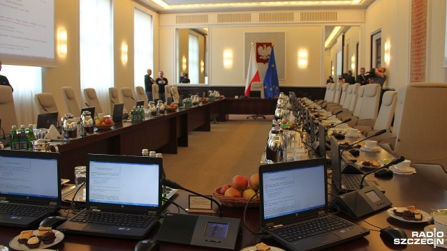 Rekonstrukcja rządu ma usprawnić zarządzanie Radą Ministrów i zmniejszyć wydatki na administrację publiczną - powiedział premier Mateusz Morawiecki.