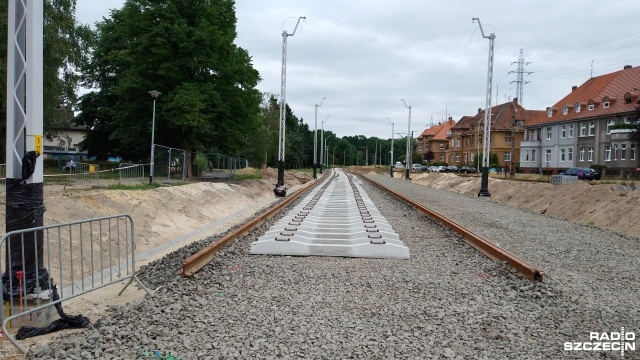 Aleją Wojska Polskiego w Szczecinie w okolicy budowanego Węzła Łękno wciąż nie da się przejechać płynnie.