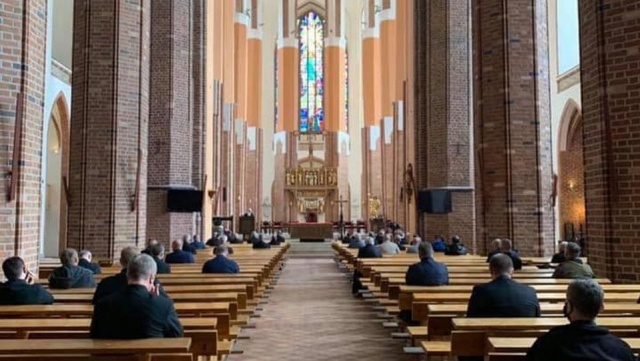 W reżimach totalitarnych praktykowanie chrześcijaństwa jest niemożliwe a za wiarę w Chrystusa mordowani wciąż są ludzie w wielu krajach afrykańskich - powiedział podczas Szczecińskich Dni Katechetycznych, które odbywają się w Bazylice Archikatedralnej, ksiądz Waldemar Cisło ze Stowarzyszenia Pomoc Kościołowi w Potrzebie.