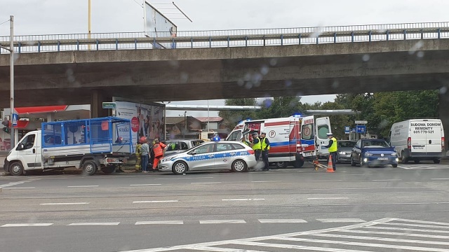 Przed godziną 17 na ulicy Gdańskiej w kierunku Basenu Górniczego zderzyły się dwa samochody.