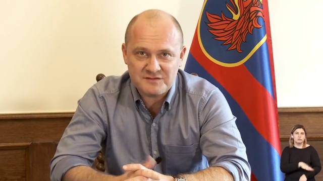 Wszystkie szkoły w Szczecina pracują w normalnym trybie, nie było konieczności wprowadzania nauczania zdalnego czy hybrydowego - tak pierwszy tydzień nowego roku szkolnego podsumował prezydent miasta Piotr Krzystek.