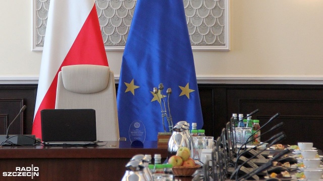 Od godziny 11 w siedzibie PiS przy ul. Nowogrodzkiej w Warszawie trwa spotkanie z udziałem między innymi prezesa PiS Jarosława Kaczyńskiego, premiera Mateusza Morawieckiego, szefa Solidarnej Polski Zbigniewa Ziobry oraz lidera Porozumienia Jarosława Gowina.