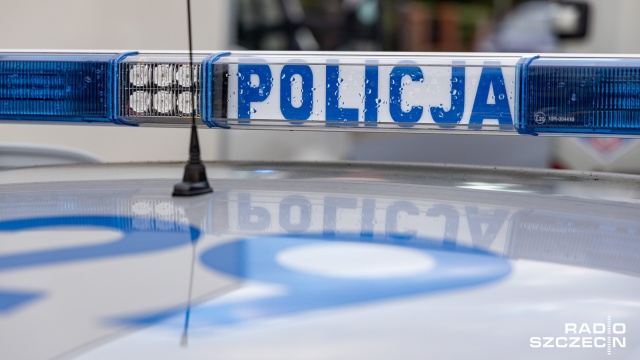 Na skrzyżowaniu alei Bohaterów Warszawy z ulicą Szwoleżerów zderzyły się dwa samochody osobowe.