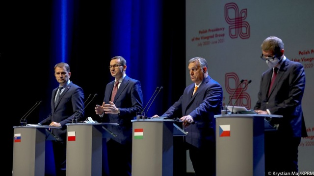 Premier Mateusz Morawiecki wyraził przekonanie, że Grupa Wyszehradzka będzie w nadchodzących latach motorem wzrostu gospodarczego w Europie i poprzez swój wzrost gospodarczy będzie pomagać jej odbudować się po kryzysie wywołanym przez epidemię koronawirusa.